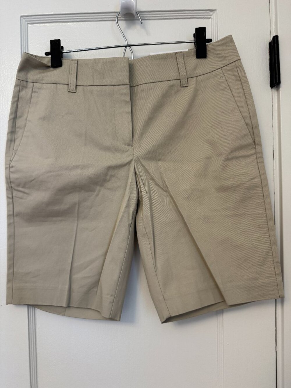 Ann Taylor Factory 10 Inch Mid Rise Chino Shorts Size 10